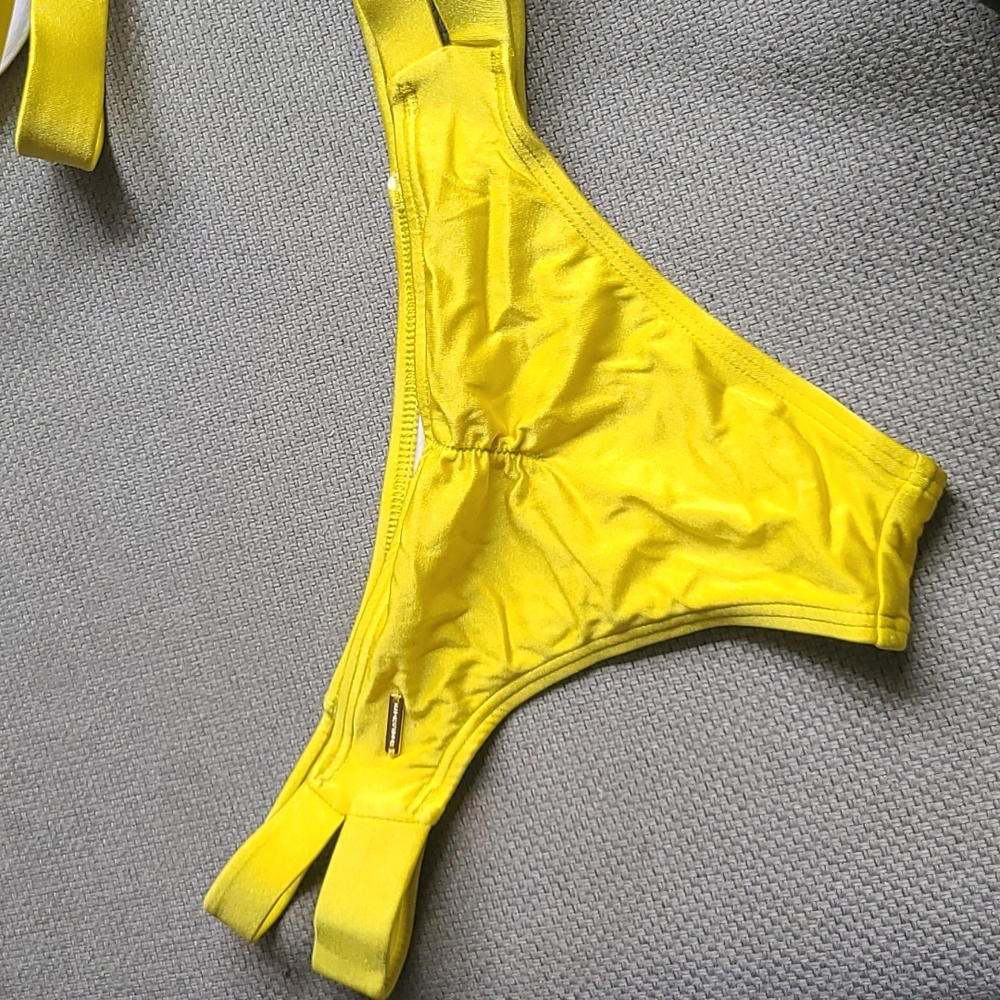 Victoria's Secret Yellow Bikini - Picture 7 of 11